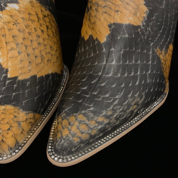 One of a kind HYDROGRAPHIC snake skin heeled mules - Picture 7 of 8
